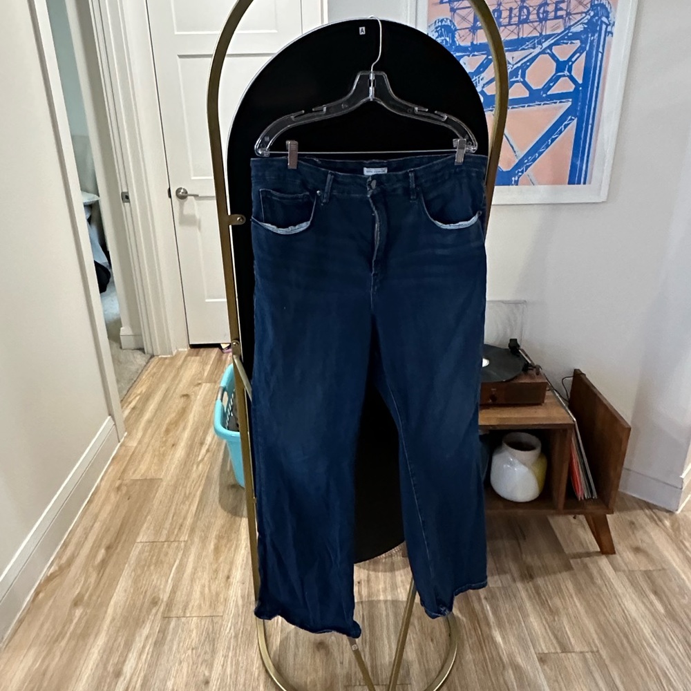 Good American flare jeans In size 20